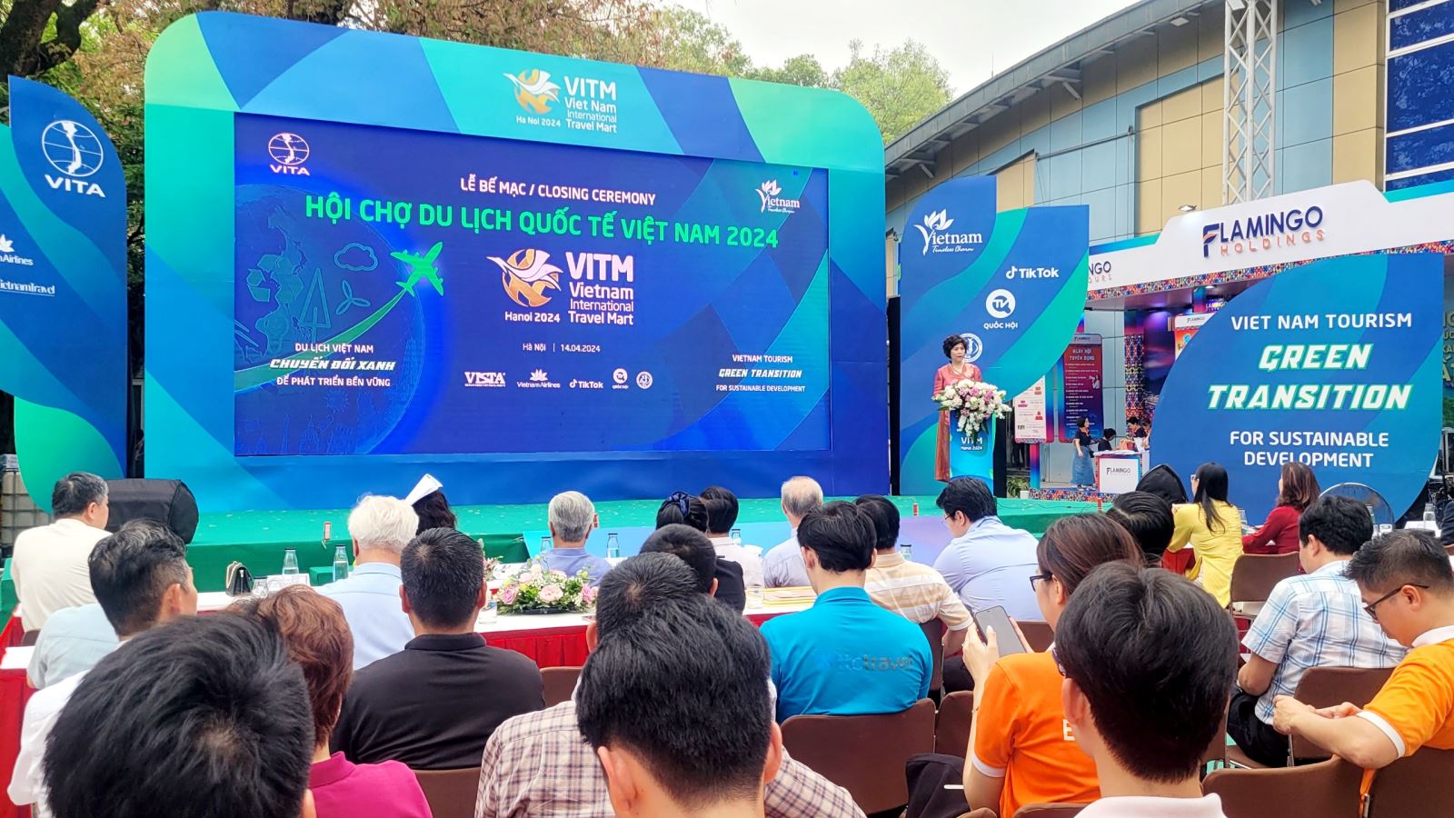 Hội chợ du lịch quốc tế VITM Hà Nội 2024 thu hút gần 80.000 lượt khách tới tham quan, mua tour dịp hè.