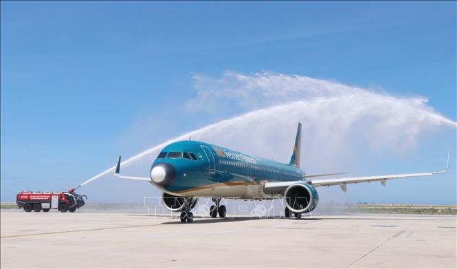 Các cảng hàng không dự kiến phục vụ 9.000 chuyến bay nội địa dịp Lễ 30-4-1-5. Ảnh: Tiên Minh/TTXVN