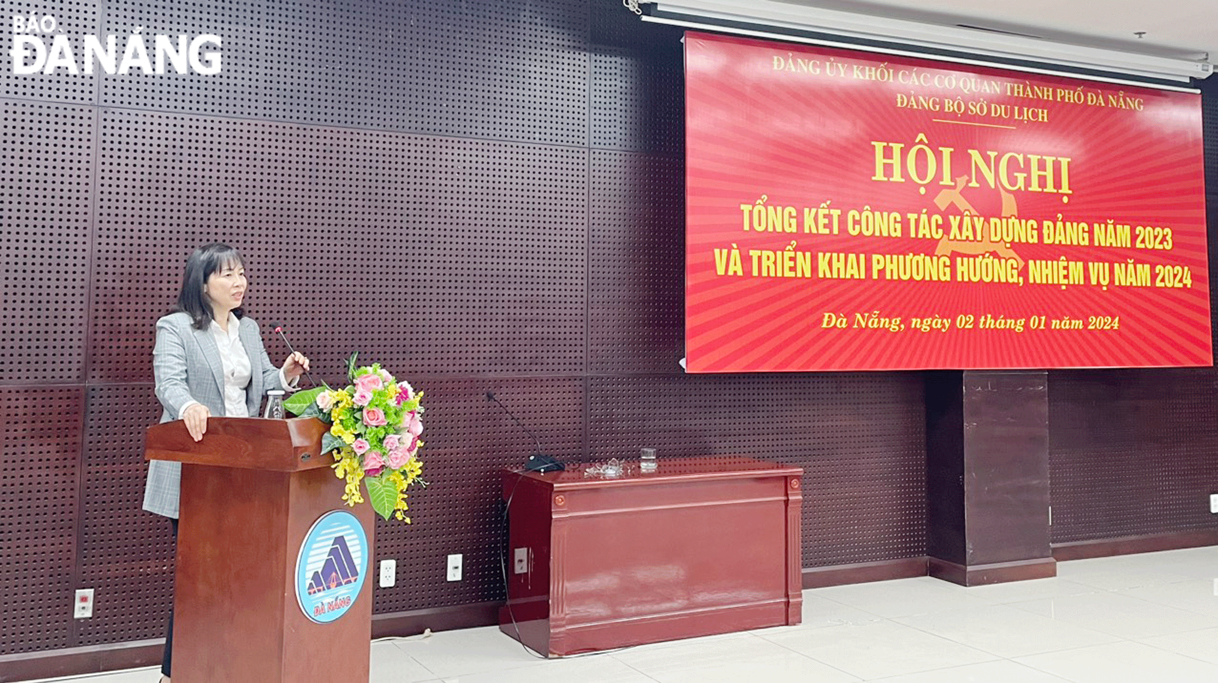 Bí thư Đảng ủy, Giám đốc Sở Du lịch Trương Thị Hồng Hạnh phát biểu chỉ đạo tại Hội nghị triển khai công tác xây dựng Đảng năm 2024. Ảnh: PHÚC QUÂN	