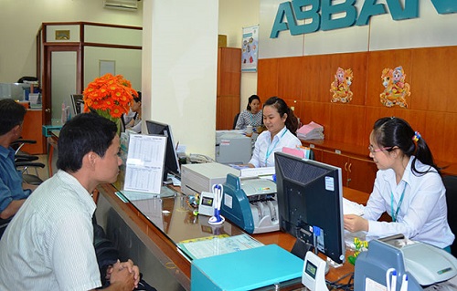  Customers and staff at ABBANK
