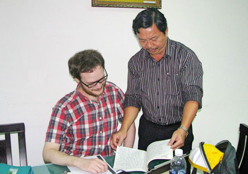 Mr Tuan (right) and Mr Wettermark examine “tuong”