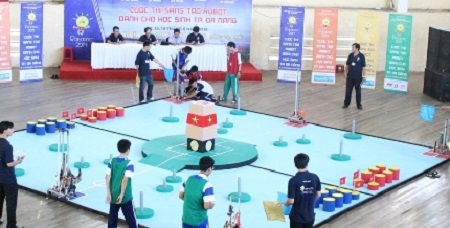  Robots in action (photo: nhipsongthoidai.com.vn)