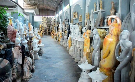 Non Nuoc stone sculptures on display