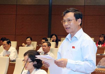Đại biểu Quốc hội tỉnh Bình Phước Bùi Mạnh Hùng phát biểu trong phiên thảo luận.