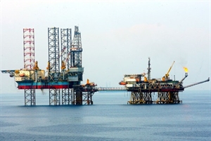 An oil-rig in the Bach Ho oilfield of Vietsovpetro, a joint venture between the PetroVietnam and Russia's JSC Zarubezhneft