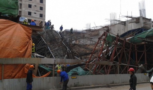 A close up of the scaffold collapse which takes place early December 28, 2014 at Ha Dong Terminal on Tran Phu street
