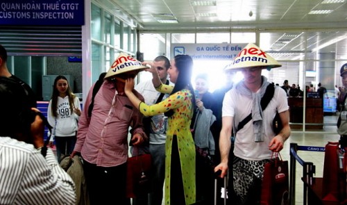 Russian tourists receive Vietnamese conical hats upon their arrival at Cam Ranh International Airport in Khanh Hoa