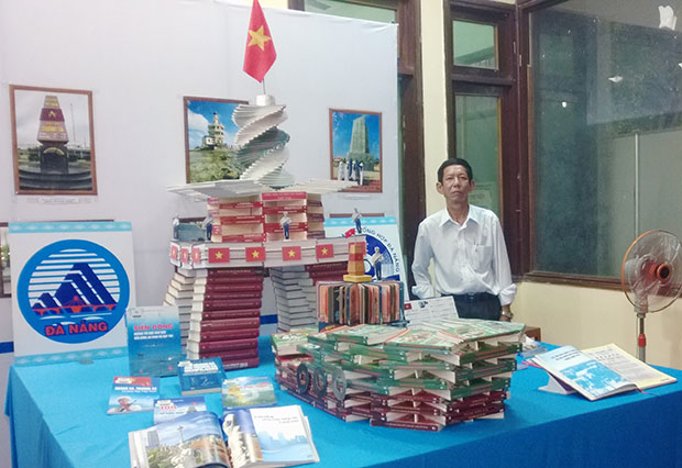 Mô hình Nhà giàn Việt Nam của Thư viện Khoa học tổng hợp Đà Nẵng. (Ảnh do Thư viện cung cấp)