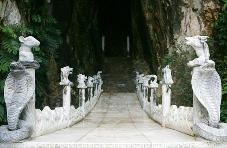  The entrance to the cave