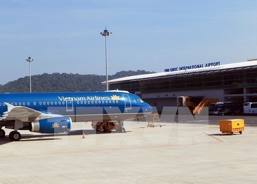 A Vietnam Airlines plane park at Phu Quoc International Airport (Photo: VNA)