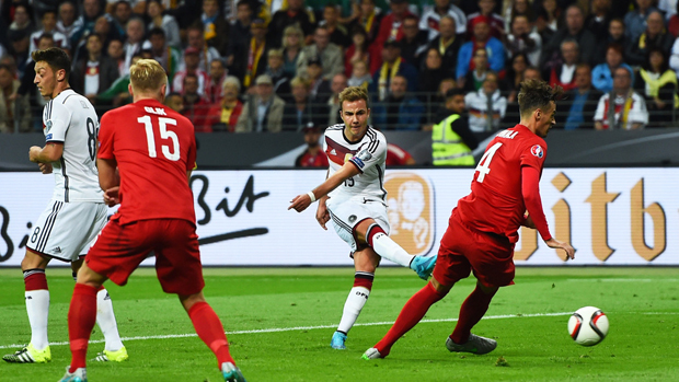 Mario Goetze nâng tỷ số lên 2-0 cho đội tuyển Đức.