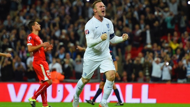 Khoảnh khắc hạnh phúc của Roneey, sau khi trở thành chân sút xuất sắc nhất của đội tuyển Anh ở mọi thời đại.