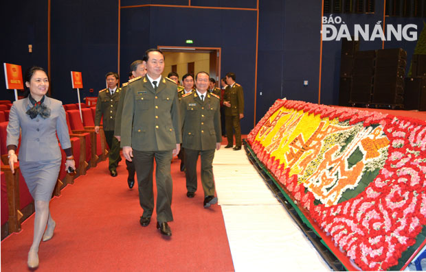   Đại tướng Trần Đại Quang kiểm tra khu vực lễ đài Đại hội 
