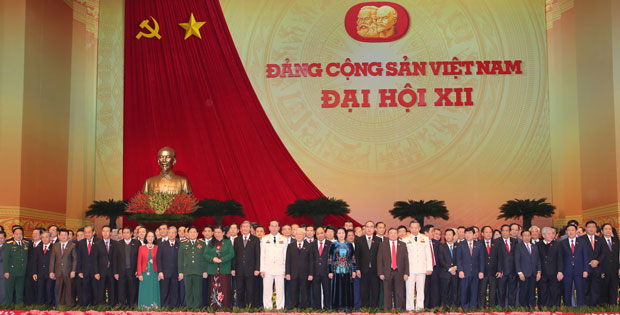 Tổng Bí thư Nguyễn Phú Trọng cùng Ban Chấp hành Trung ương khóa XII ra mắt Đại hội. Ảnh: TTXVN