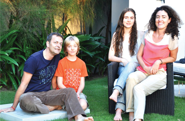 Vợ chồng Alain, Regine và hai con Charlotte và Leo. 