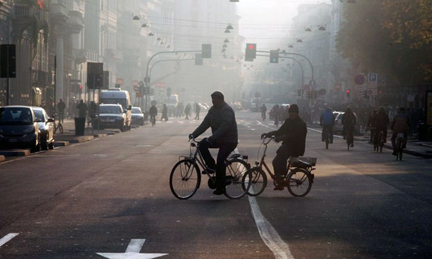 Người đi xe đạp ở Milan.
