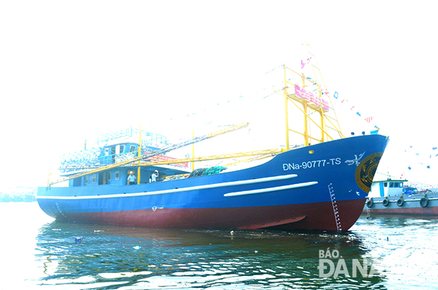 Tàu vỏ thép “67” đầu tiên của Đà Nẵng ra khơi chuyến biển đầu tiên với niềm tin thắng lợi.