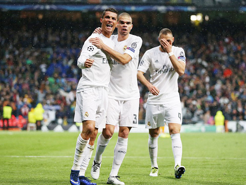 Ronaldo (trái) đã chơi tuyệt hay đêm qua