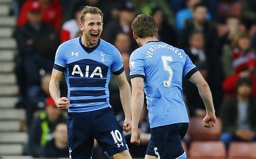 Tottenham rút ngắn khoảng cách với Leicester từ bảy xuống còn năm điểm. Ảnh: Reuters.