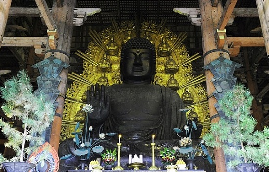 The Daibutsu - the world's largest bronze statue of the Buddha