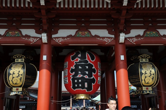   The temple’s entrance gate decorated by Japanese traditional lanterns