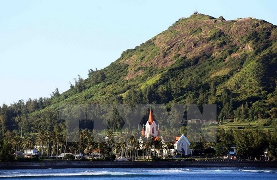 The island was formed with lava as a result of volcano eruption (Photo: VNA)