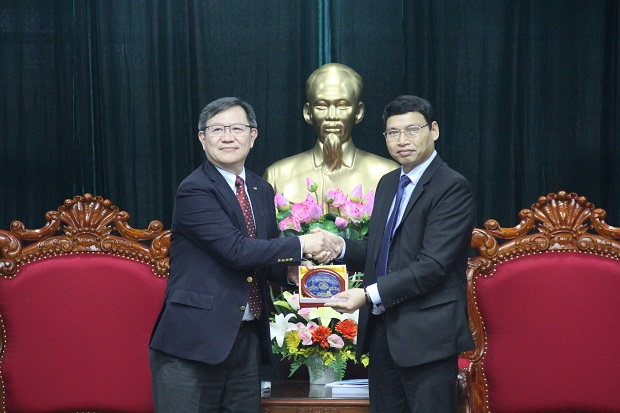 Chairman Lin (left) and Vice Chairman Minh