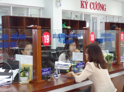'One-stop' administration at Da Nang Administrative Centre (Photo: baochinhphu.vn)