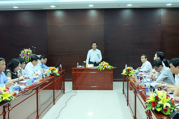 Bí thư Thành ủy Nguyễn Xuân Anh phát biểu kết luận buổi làm việc.