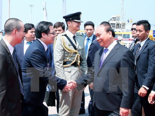 Prime Minister Nguyen Xuan Phuc welcomed at Hong Kong international airport (Source: VNA)