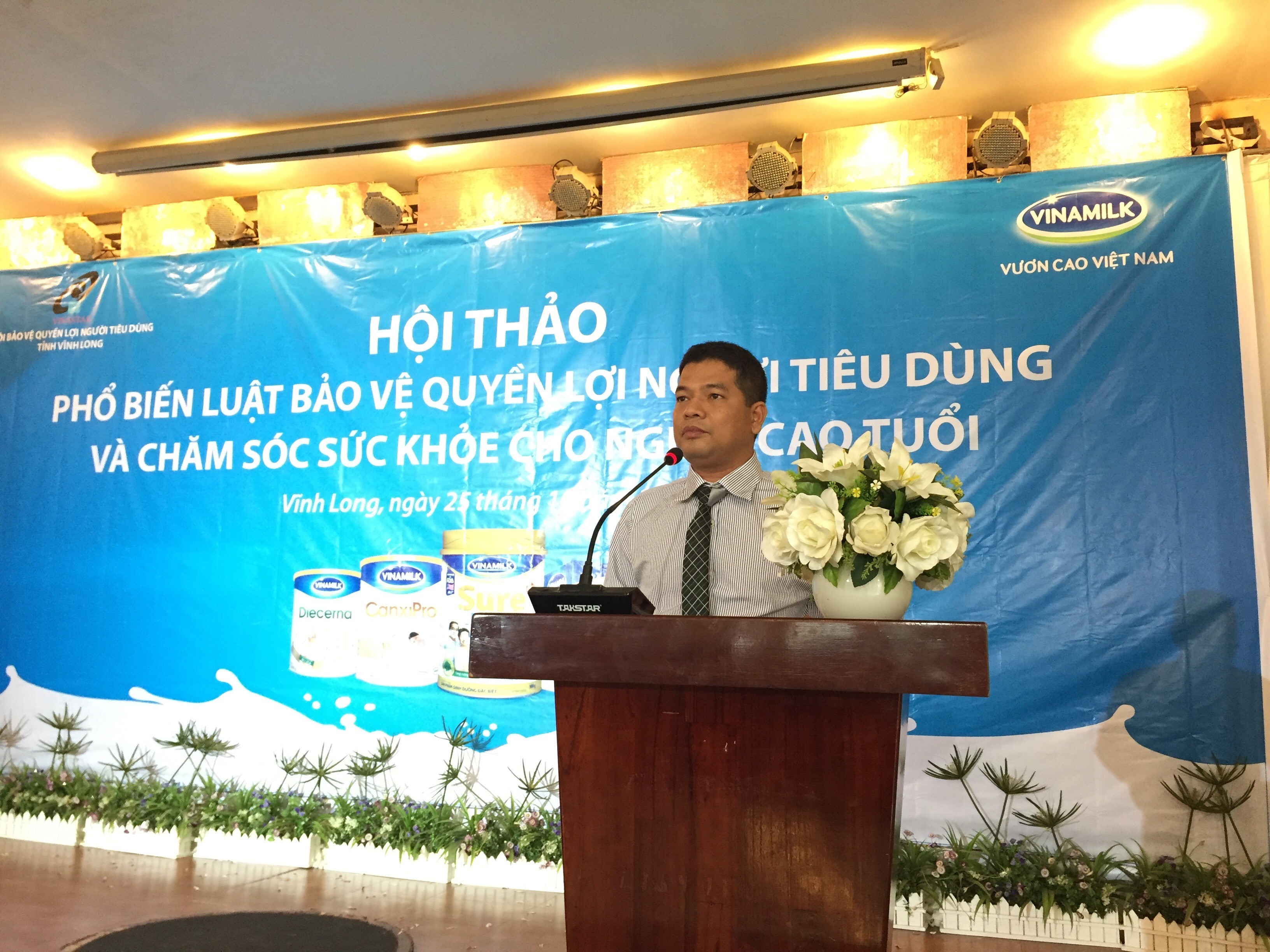 Ông Trần Hữu Định – Giám đốc kinh doanh miền Tây phát biểu tại hội thảo.