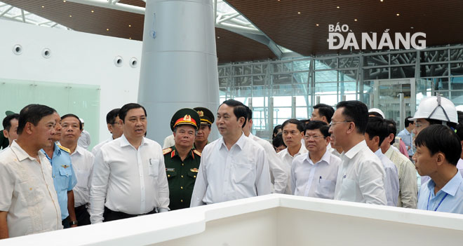 Chủ tịch nước Trần Đại Quang kiểm tra thực tế công trình nhà ga quốc tế mới, sân bay Đà Nẵng. 