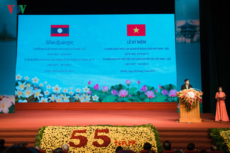 Sáng 18/7, lễ kỷ niệm 55 năm Ngày thiết lập quan hệ ngoại giao Việt Nam - Lào và 40 năm Ngày ký Hiệp ước Hữu nghị và Hợp tác Việt Nam - Lào đã diễn ra tại Hà Nội.