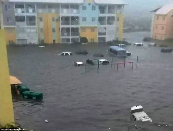Đường phố ngập nước tại St. Martin.