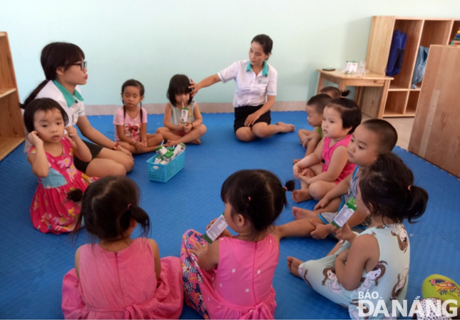Các bé được chăm sóc tại Trung tâm Chăm sóc và giáo dục trẻ mầm non OneSky.