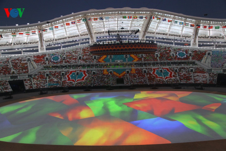 Lễ khai mạc AIMAG 5 được diễn ra trên sân vận động Olympic của Ashgabat, Turkmenistan với sức chứa gần 5 vạn chỗ ngồi. (Ảnh: Trọng Phú)