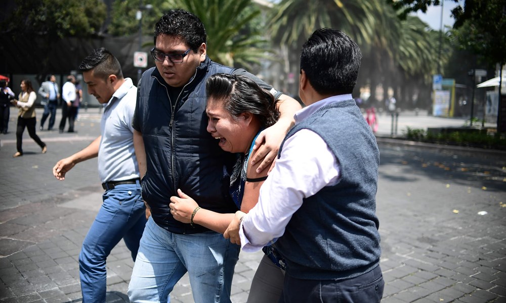 Người dân thủ đô Mexico City hoảng sợ sau trận đất kinh hoàng mạnh 7,1 độ Richter. (Nguồn: AFP)