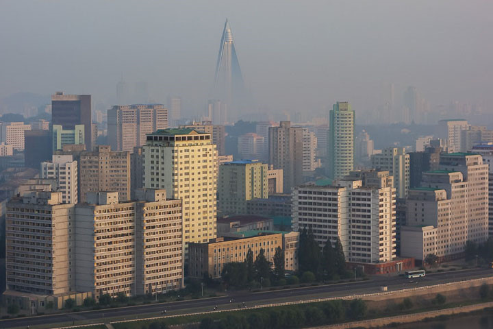 Cảnh tượng thủ đô Bình Nhưỡng của Triều Tiên, chụp từ khách sạn Yanggakdo.