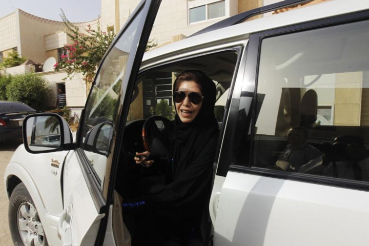 Ngày 26/9, Quốc vương Saudi Arabia đã quyết định cho phép phụ nữ nước này được phép lái xe. Quyết định mang tính lịch sử này đưa Saudi Arabia trở thành nước cuối cùng trên thế giới cho phép nữ giới ngồi sau vô lăng.