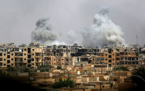 Khói bốc lên sau một trận không kích ở Syria. Ảnh minh họa: AFP.