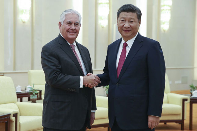 Ngoại trưởng Mỹ Rex Tillerson (trái) hội kiến Chủ tịch Trung Quốc Tập Cận Bình tại Bắc Kinh ngày 30-9. 				                                       		             Ảnh: AP