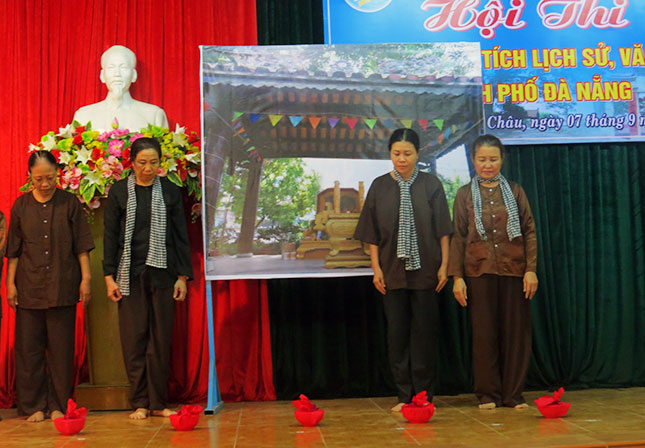 Sân khấu hóa về di tích Nghĩa trủng Phước Ninh tại hội thi “Giới thiệu di tích lịch sử, văn hóa thành phố Đà Nẵng”, do Hội Liên hiệp Phụ nữ quận Hải Châu tổ chức.