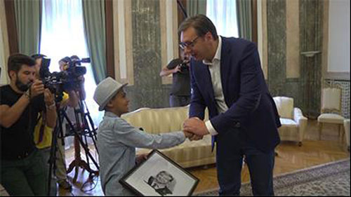 Tổng thống Serbia Aleksandar Vucic đón tiếp Farhad Nouri.