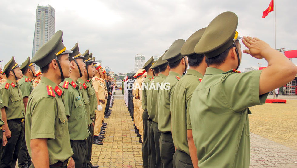 Lễ xuất quân được tổ chức nghiêm trang tại khu vực đường Trần Hưng Đạo, quận Sơn Trà. Ảnh: QUỐC KHẢI