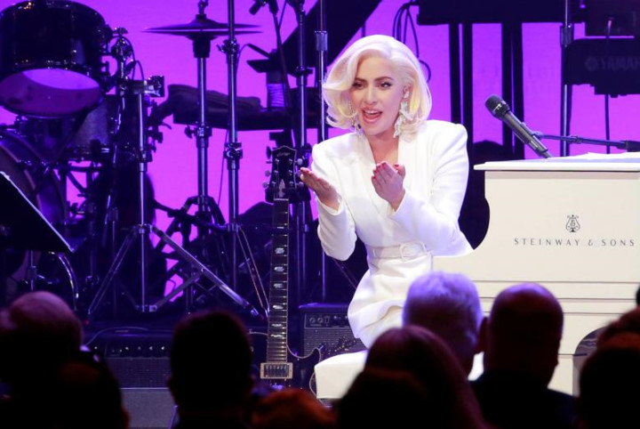 Siêu sao Lady Gaga trình diễn tại sự kiện gây quỹ giúp đỡ các nạn nhân bị bão tại Texas, Florida, Puerto Rico và quần đảo Virgin.