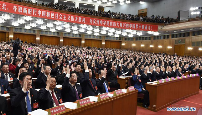 Đại hội thông qua danh sách 204 Ủy viên Ban chấp hành Trung ương Đảng Cộng sản Trung Quốc khóa 19.         Ảnh: Tân Hoa xã