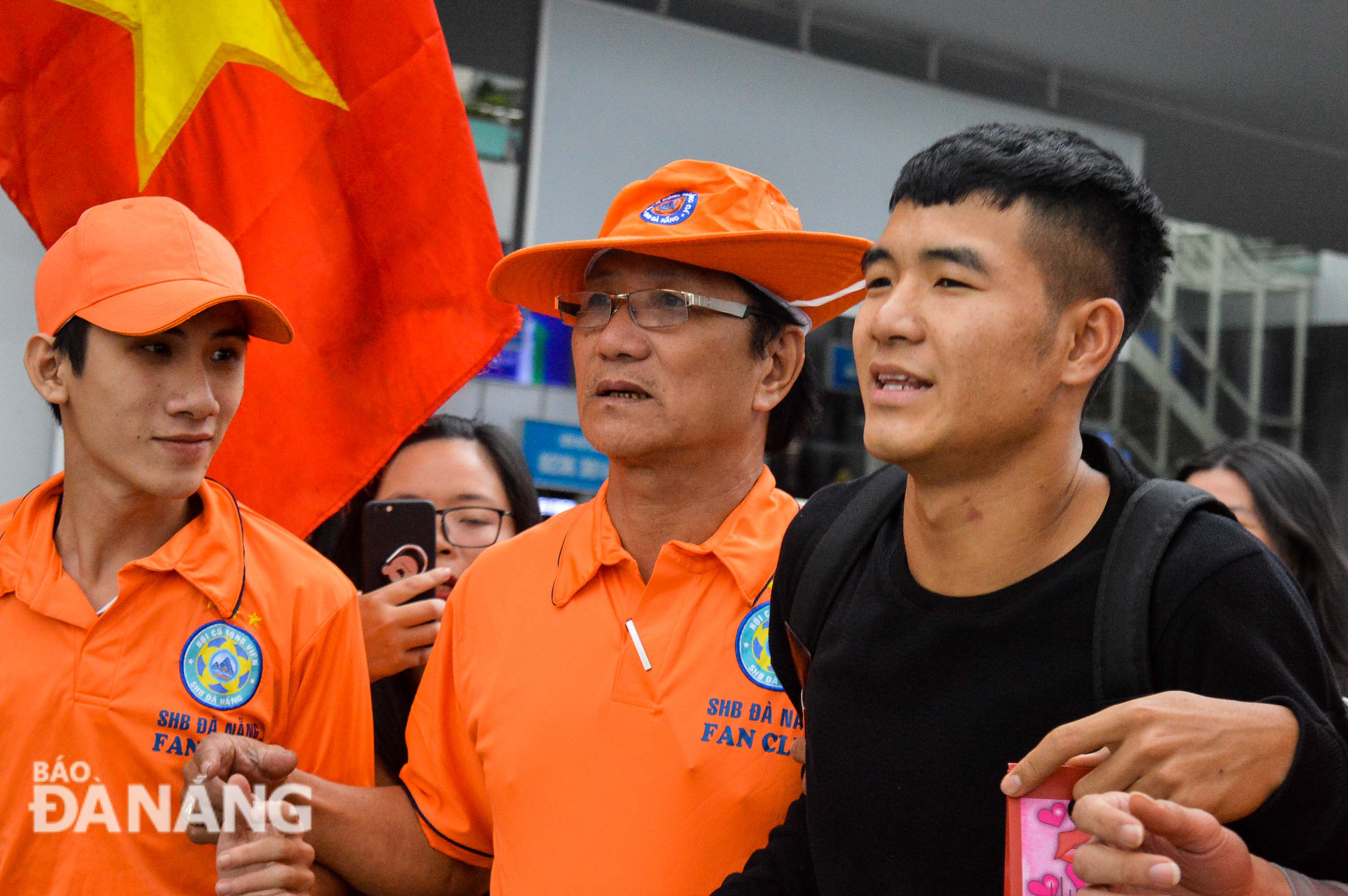  Striker Chinh being impressed by emotions of fans…
