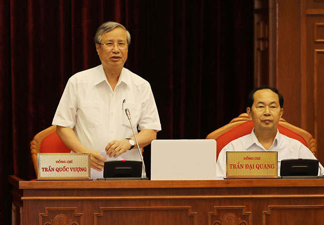 Đồng chí Trần Quốc Vượng, Ủy viên Bộ Chính trị, Thường trực Ban Bí thư điều hành phiên thảo luận về Đề án cải cách chính sách bảo hiểm xã hội. Ảnh: TTXVN