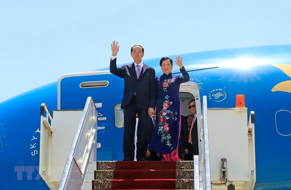 Chủ tịch nước Trần Đại Quang và Phu nhân đến Sân bay quốc tế Luxor. (Ảnh: Nhan Sáng/TTXVN)