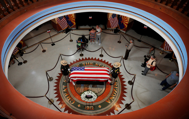 Lễ truy điệu Thượng nghị sĩ John McCain dự kiến diễn ra vào ngày 2/9 tại nhà nguyện thuộc Học viện Hải quân Mỹ - nơi ông McCain từng theo học. Trước đó 1 ngày, lễ tưởng niệm ông McCain sẽ diễn ra ở Nhà thờ quốc gia ở Washington.